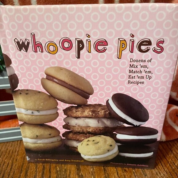WHOOPIE PIES Baking Cookbook - Picture 1 of 3